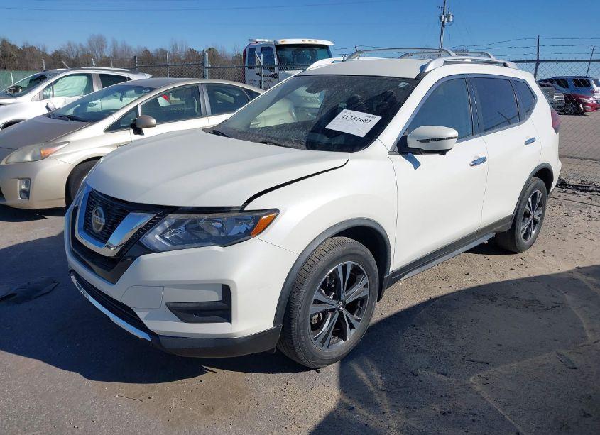 Photo 2 of 2019 Nissan Rogue SV (VIN JN8AT2MV6KW387509)