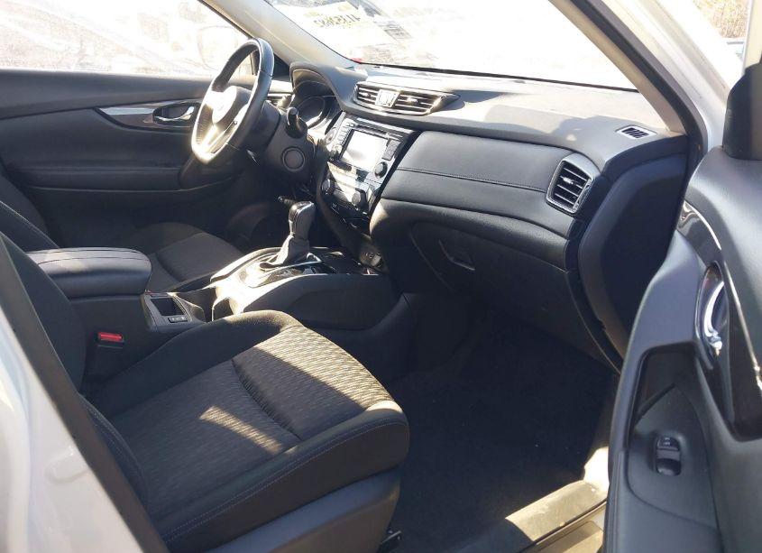 Photo 5 of 2019 Nissan Rogue SV (VIN JN8AT2MV6KW387509)