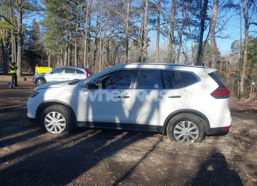 Photo 14 of 2017 Nissan Rogue S (VIN JN8AT2MV7HW007957)