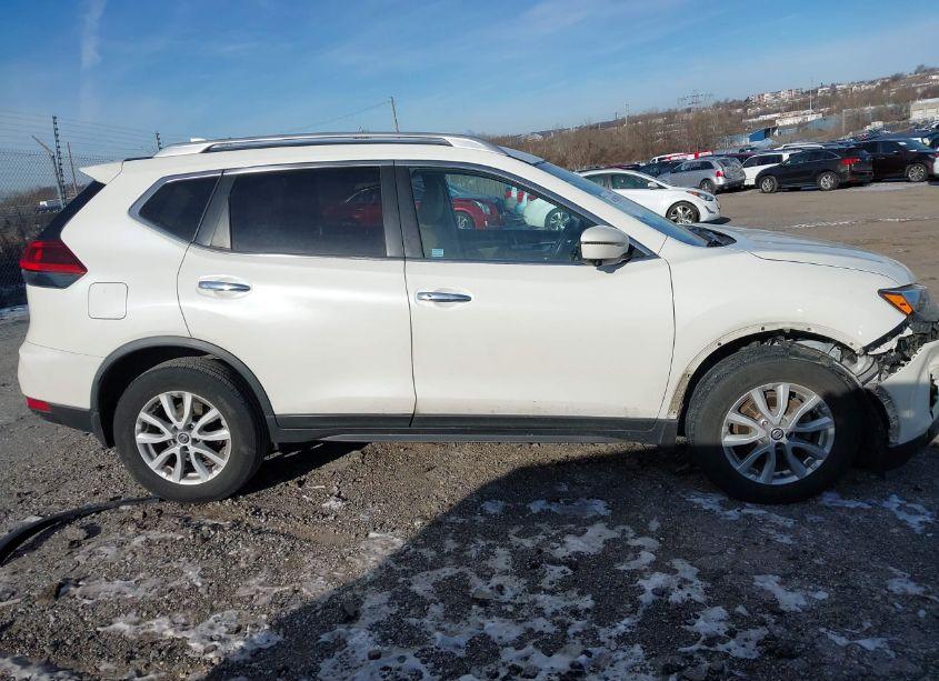 Photo 13 of 2018 Nissan Rogue SV (VIN JN8AT2MV7JW305978)