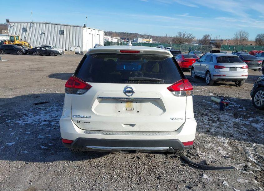 Photo 16 of 2018 Nissan Rogue SV (VIN JN8AT2MV7JW305978)