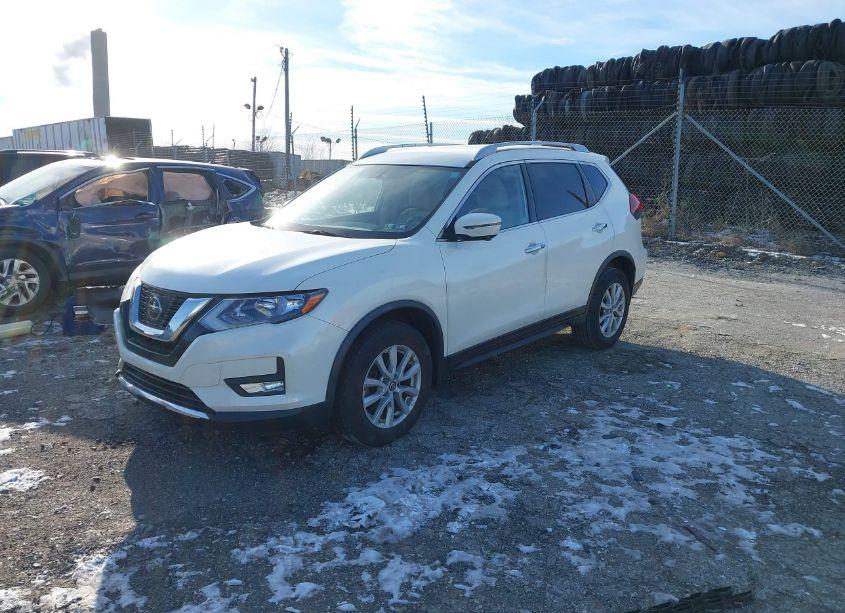 Photo 2 of 2018 Nissan Rogue SV (VIN JN8AT2MV7JW305978)