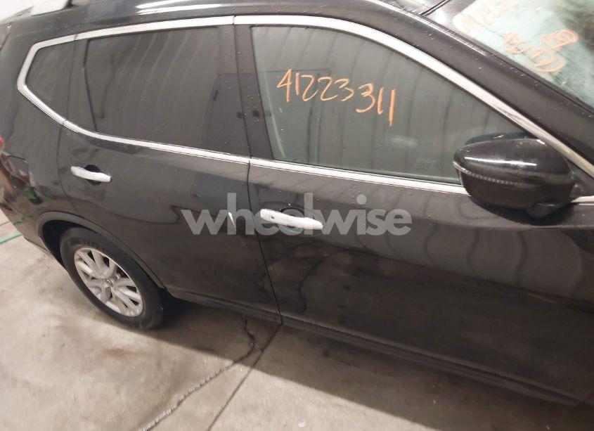 Photo 14 of 2018 Nissan Rogue SV (VIN JN8AT2MV7JW314096)