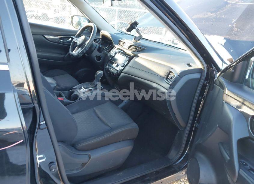 Photo 5 of 2018 Nissan Rogue SV (VIN JN8AT2MV7JW314096)