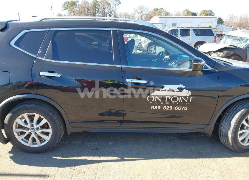 Photo 13 of 2019 Nissan Rogue SV (VIN JN8AT2MV7KW377765)