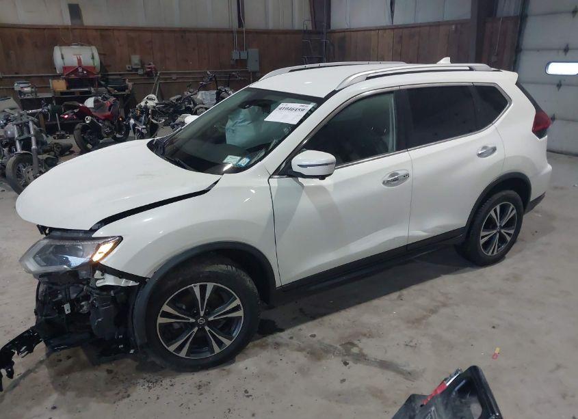 Photo 2 of 2019 Nissan Rogue SV (VIN JN8AT2MV7KW385705)