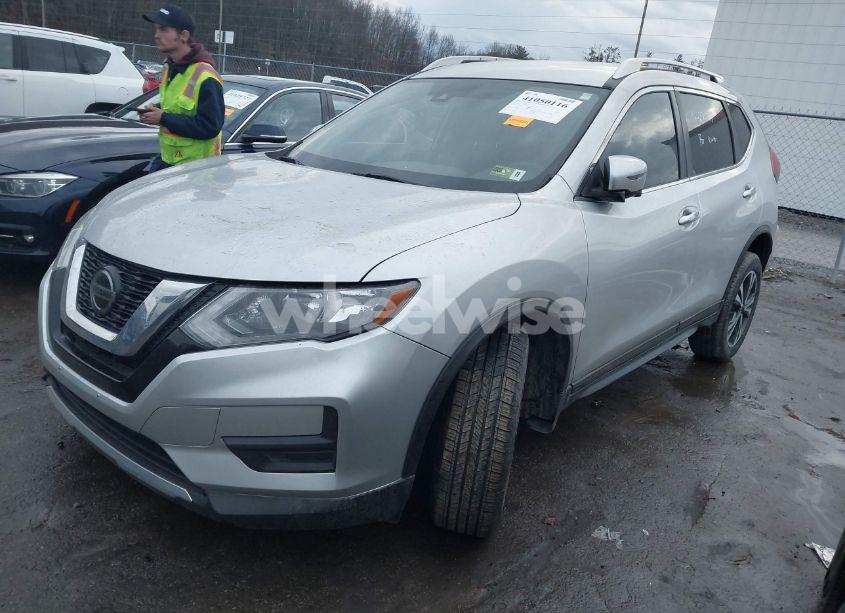 Photo 2 of 2019 Nissan Rogue SV (VIN JN8AT2MV7KW395926)