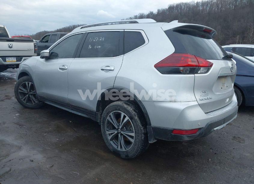 Photo 3 of 2019 Nissan Rogue SV (VIN JN8AT2MV7KW395926)