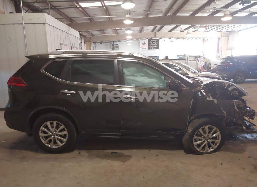 Photo 13 of 2017 Nissan Rogue SV (VIN JN8AT2MV8HW003786)