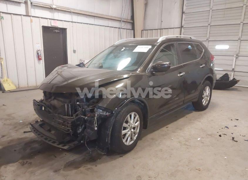 Photo 2 of 2017 Nissan Rogue SV (VIN JN8AT2MV8HW003786)