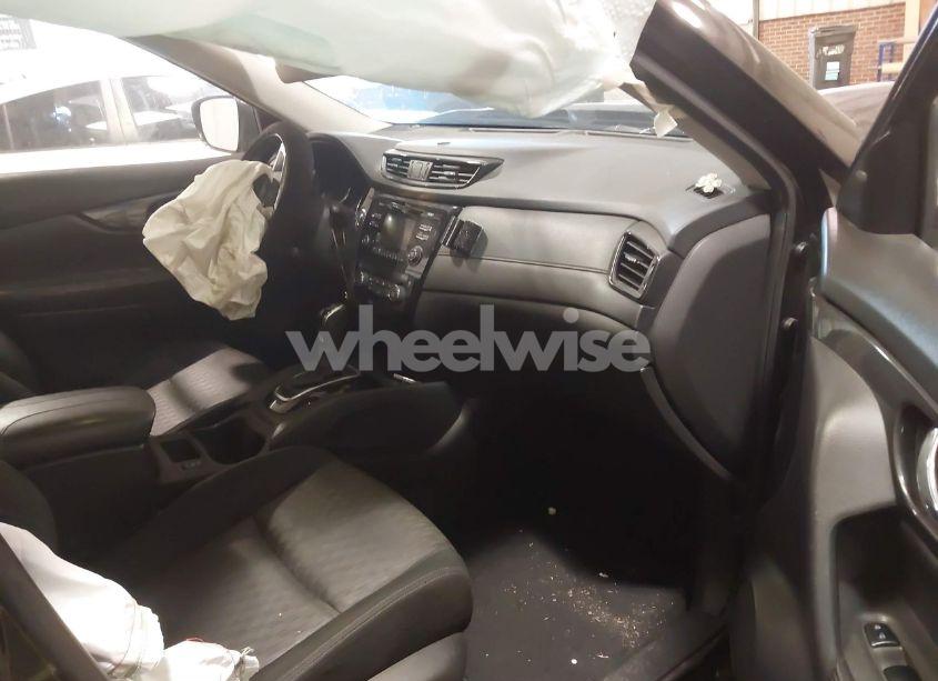 Photo 5 of 2017 Nissan Rogue SV (VIN JN8AT2MV8HW003786)