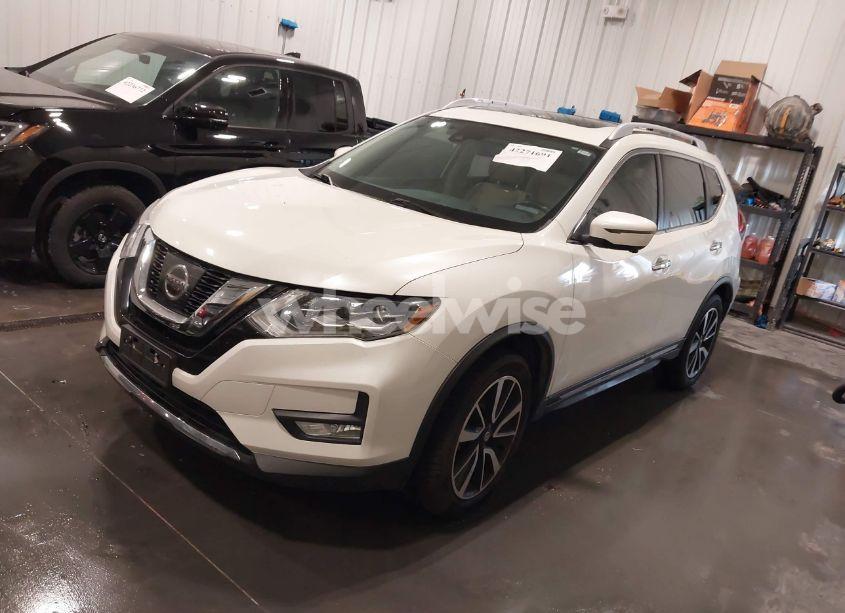 Photo 2 of 2017 Nissan Rogue SL (VIN JN8AT2MV8HW256848)
