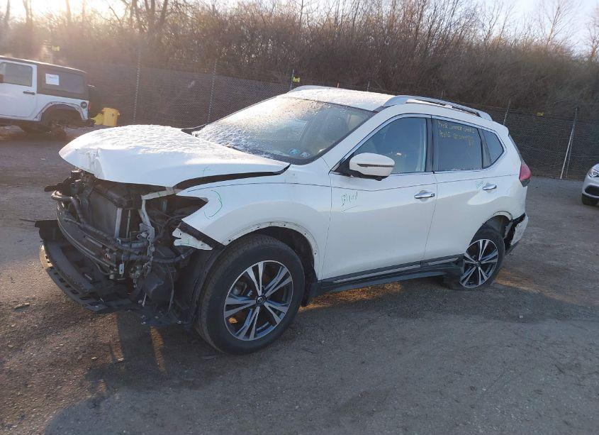 Photo 2 of 2017 Nissan Rogue SL (VIN JN8AT2MV8HW258115)