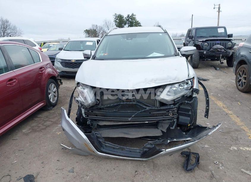 Photo 13 of 2018 Nissan Rogue SL (VIN JN8AT2MV8JW317315)