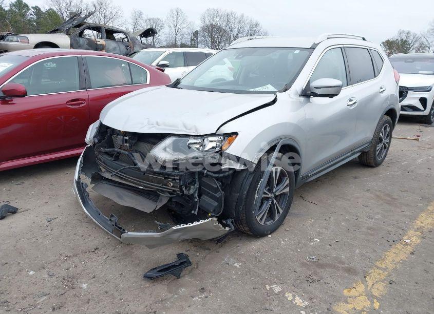 Photo 2 of 2018 Nissan Rogue SL (VIN JN8AT2MV8JW317315)