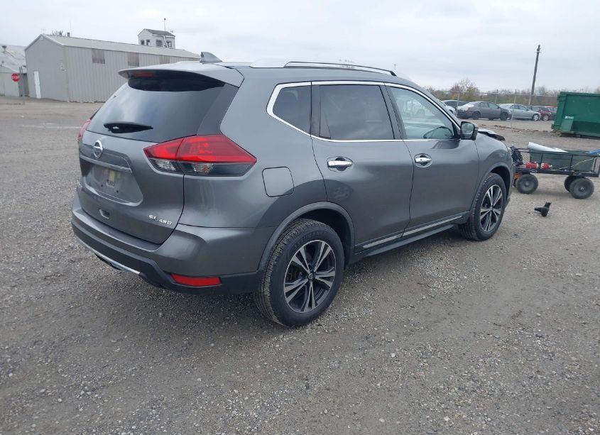 Photo 4 of 2018 Nissan Rogue SL (VIN JN8AT2MV8JW319775)