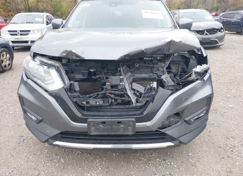 Photo 6 of 2018 Nissan Rogue SL (VIN JN8AT2MV8JW319775)