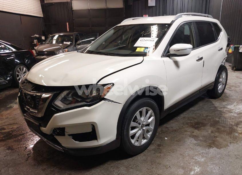 Photo 2 of 2018 Nissan Rogue SV (VIN JN8AT2MV8JW350086)