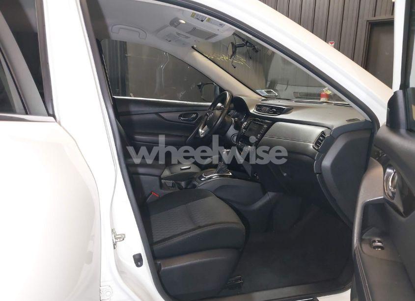 Photo 5 of 2018 Nissan Rogue SV (VIN JN8AT2MV8JW350086)