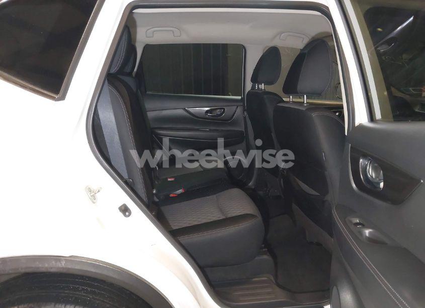 Photo 8 of 2018 Nissan Rogue SV (VIN JN8AT2MV8JW350086)