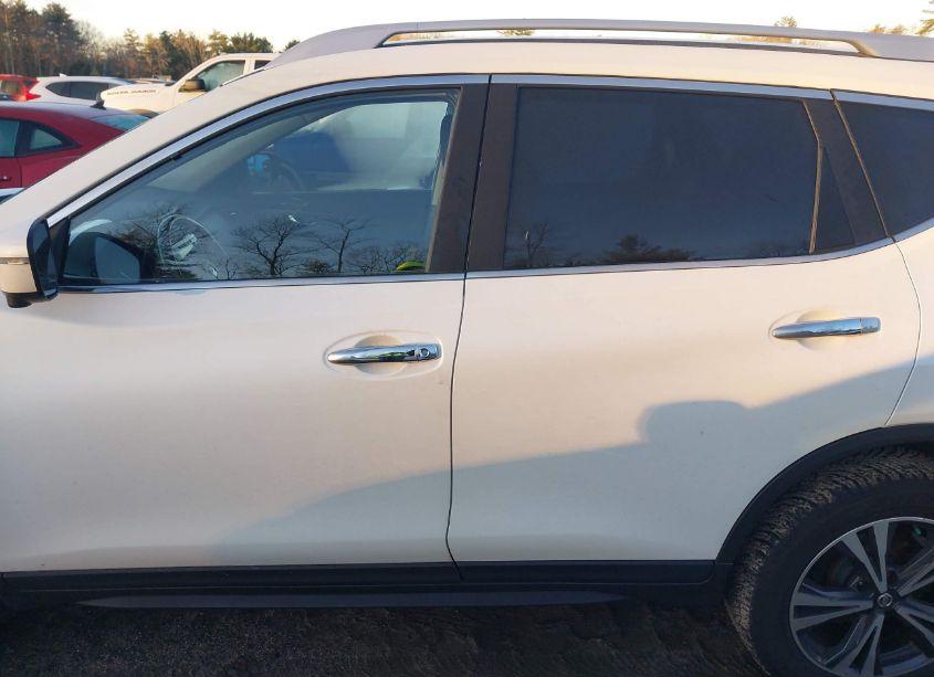 Photo 14 of 2019 Nissan Rogue SV (VIN JN8AT2MV8KW370310)