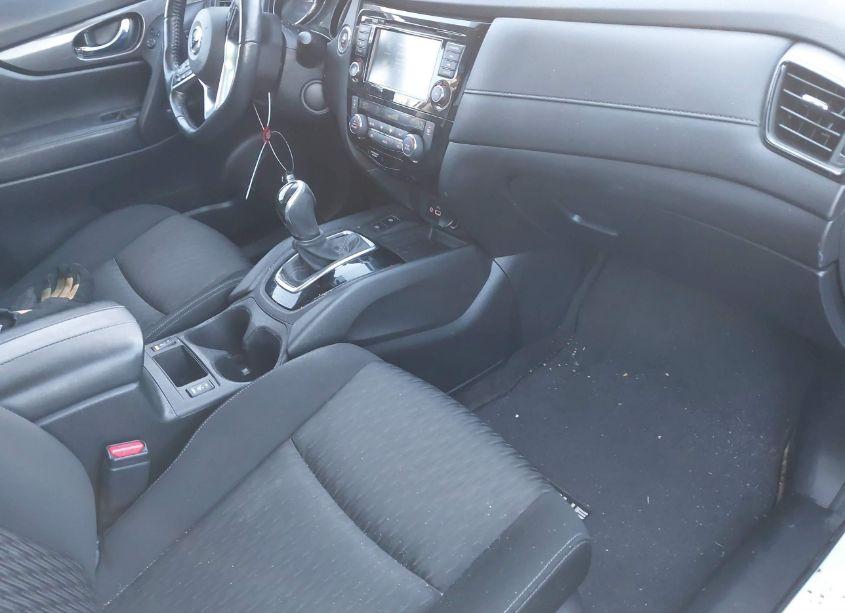 Photo 5 of 2019 Nissan Rogue SV (VIN JN8AT2MV8KW370310)