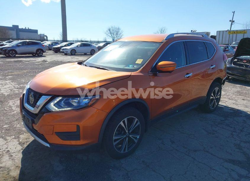 Photo 2 of 2019 Nissan Rogue SV (VIN JN8AT2MV8KW376947)