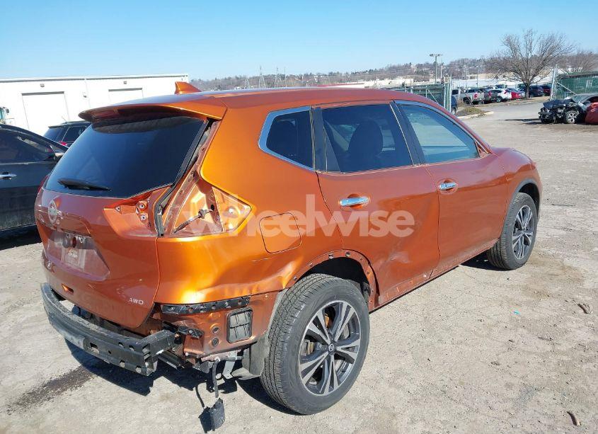 Photo 4 of 2019 Nissan Rogue SV (VIN JN8AT2MV8KW376947)