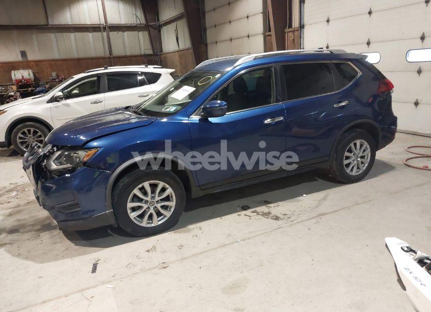Photo 2 of 2019 Nissan Rogue SV (VIN JN8AT2MV8KW382036)