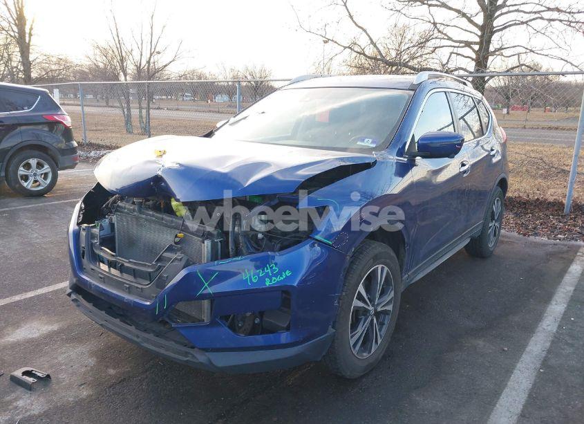 Photo 2 of 2019 Nissan Rogue SV (VIN JN8AT2MV8KW388497)