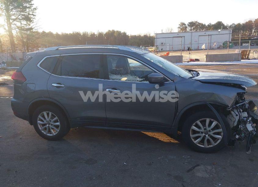 Photo 13 of 2019 Nissan Rogue SV (VIN JN8AT2MV8KW388659)