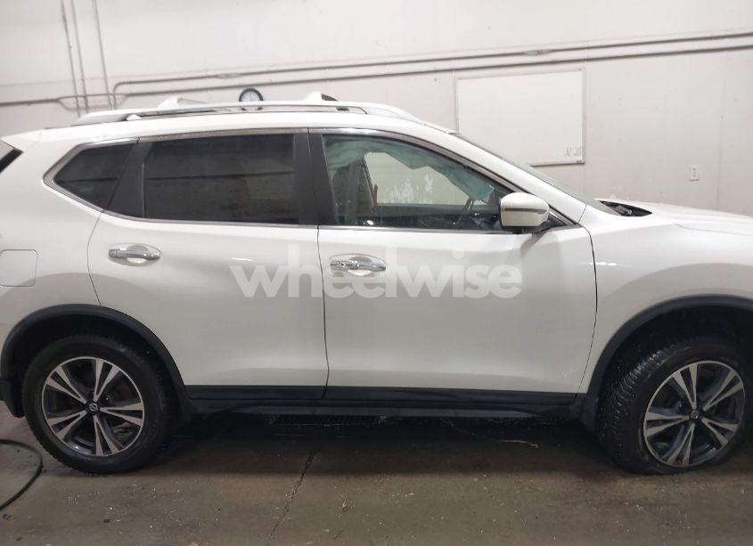 Photo 13 of 2019 Nissan Rogue SV (VIN JN8AT2MV8KW397796)