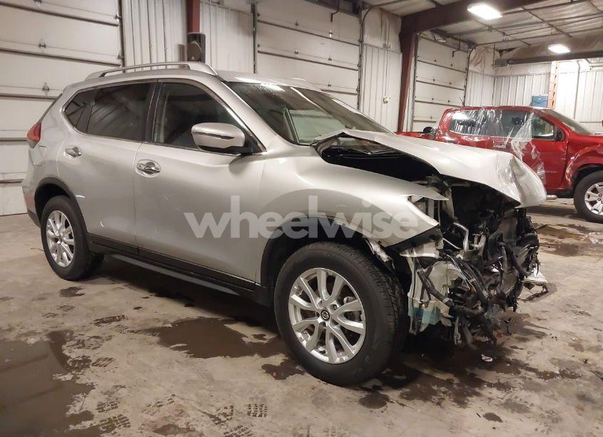 2017 Nissan Rogue SV (VIN JN8AT2MV9HW011587) main photo