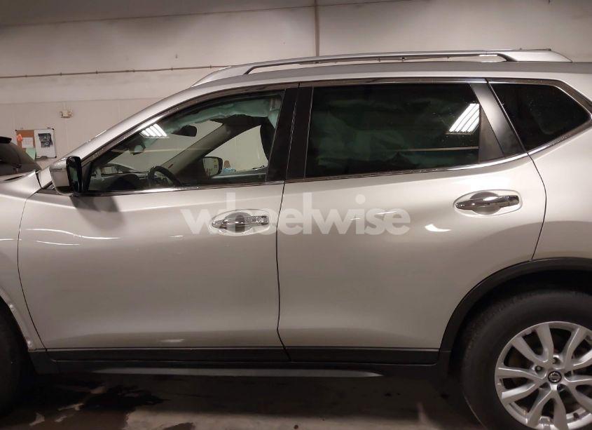 Photo 15 of 2017 Nissan Rogue SV (VIN JN8AT2MV9HW011587)