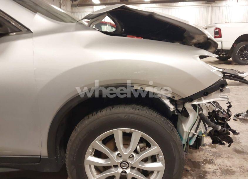 Photo 18 of 2017 Nissan Rogue SV (VIN JN8AT2MV9HW011587)