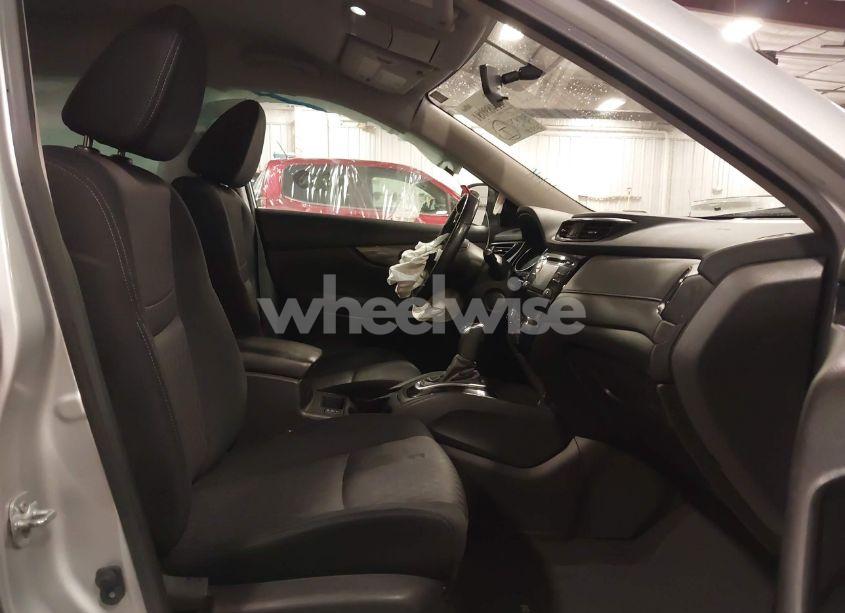 Photo 5 of 2017 Nissan Rogue SV (VIN JN8AT2MV9HW011587)