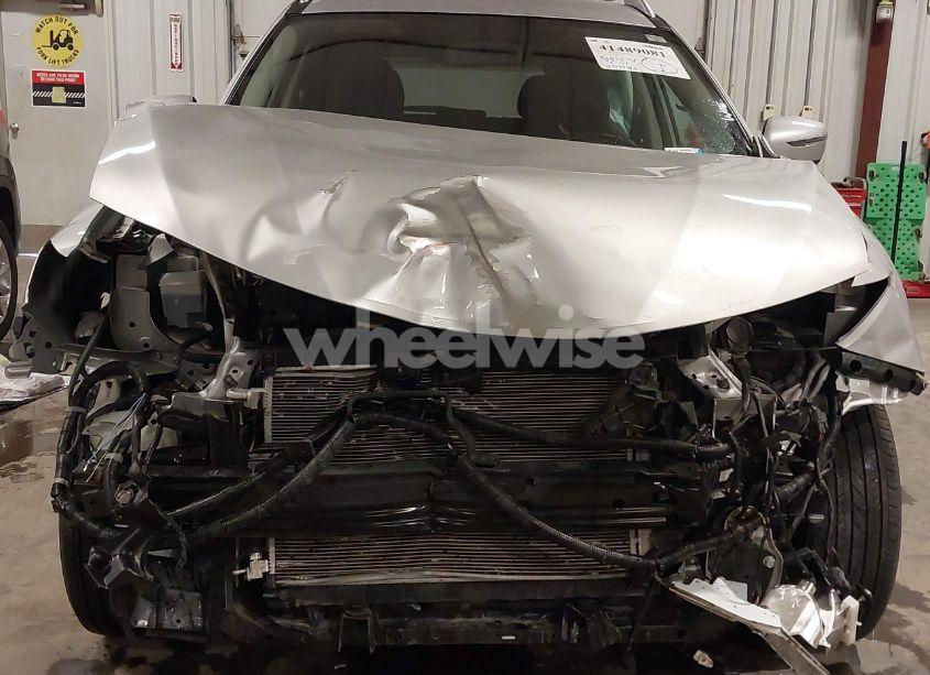 Photo 6 of 2017 Nissan Rogue SV (VIN JN8AT2MV9HW011587)