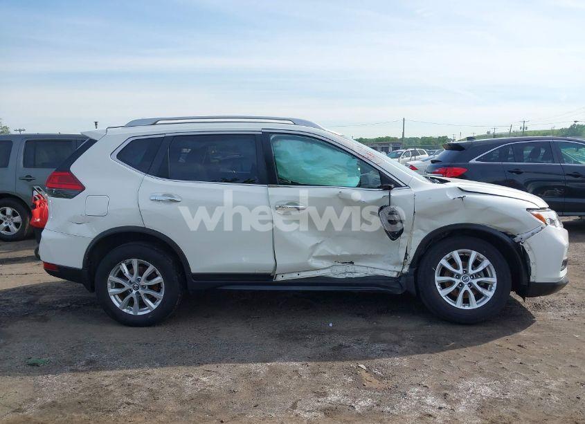 Photo 13 of 2017 Nissan Rogue SV (VIN JN8AT2MV9HW018118)