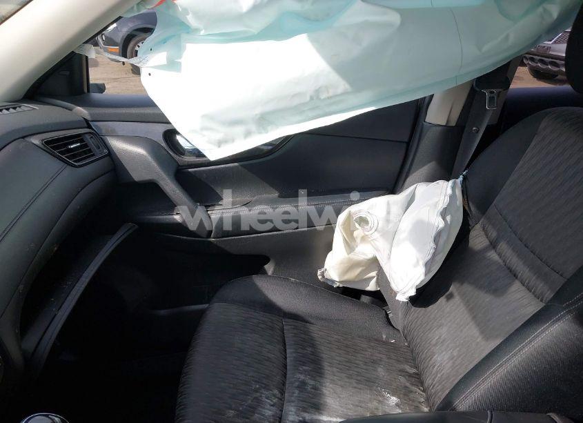 Photo 5 of 2017 Nissan Rogue SV (VIN JN8AT2MV9HW018118)