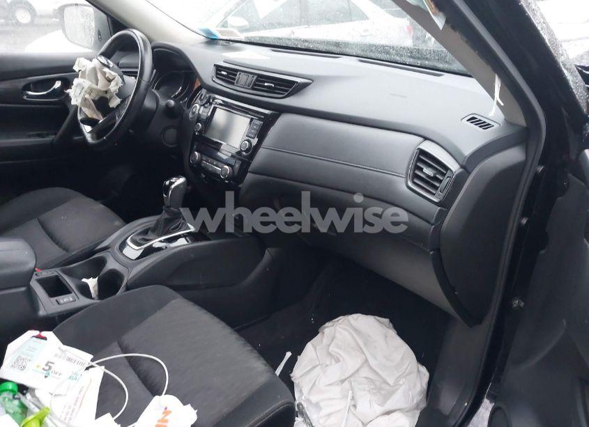 Photo 5 of 2019 Nissan Rogue SV (VIN JN8AT2MV9KW372082)