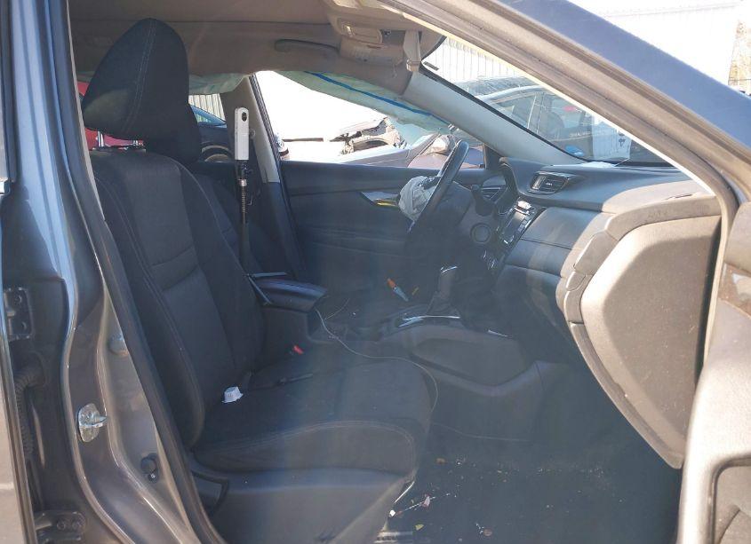 Photo 5 of 2019 Nissan Rogue SV (VIN JN8AT2MV9KW386144)