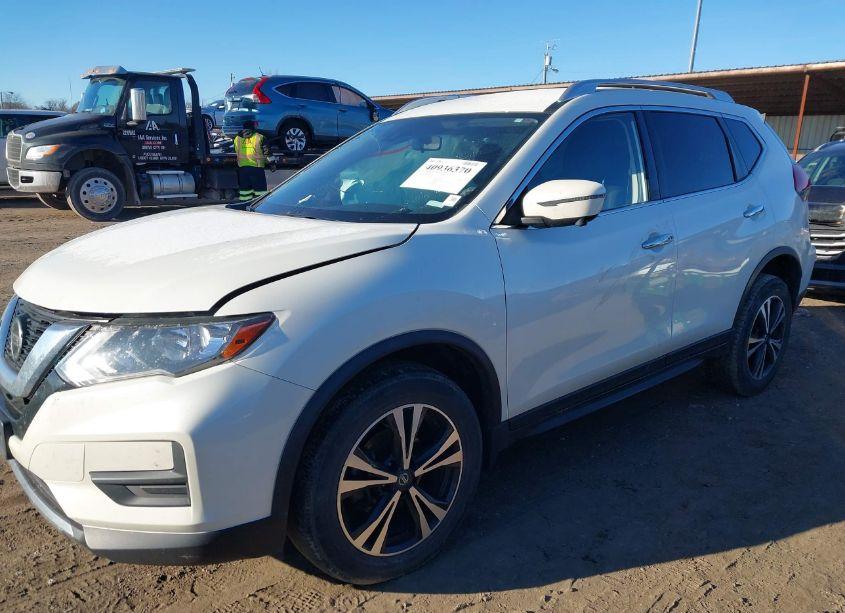 Photo 2 of 2019 Nissan Rogue SV (VIN JN8AT2MV9KW398889)