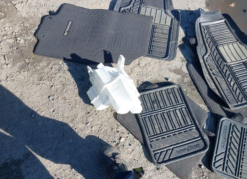 Photo 12 of 2017 Nissan Rogue SV (VIN JN8AT2MVXHW000355)