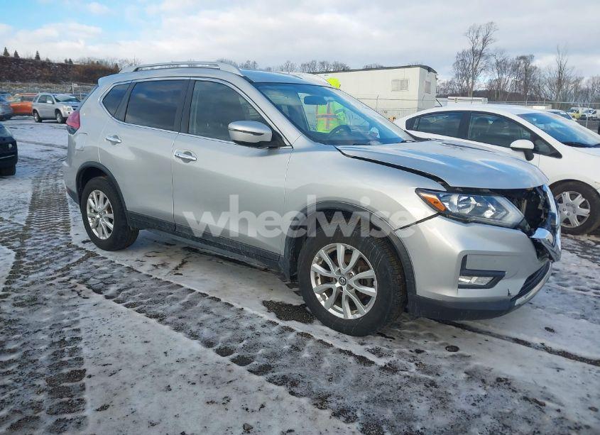 2017 Nissan Rogue SV (VIN JN8AT2MVXHW003255) main photo
