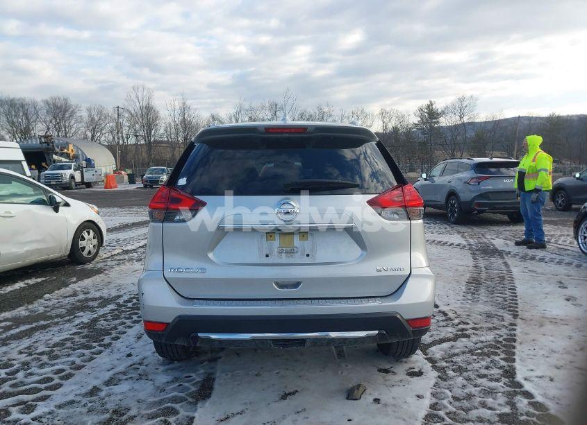 Photo 16 of 2017 Nissan Rogue SV (VIN JN8AT2MVXHW003255)