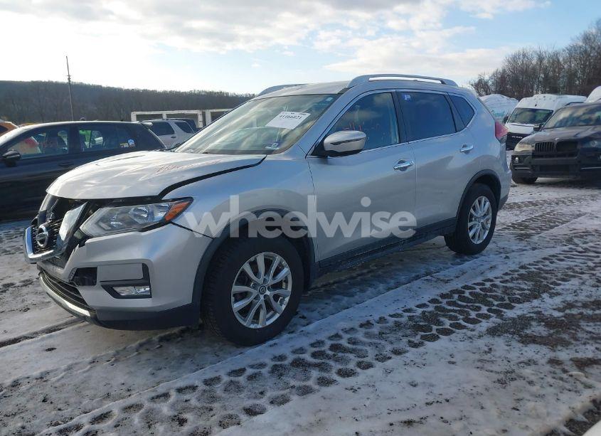 Photo 2 of 2017 Nissan Rogue SV (VIN JN8AT2MVXHW003255)