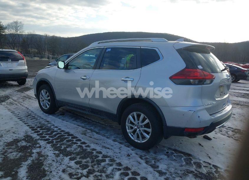 Photo 3 of 2017 Nissan Rogue SV (VIN JN8AT2MVXHW003255)