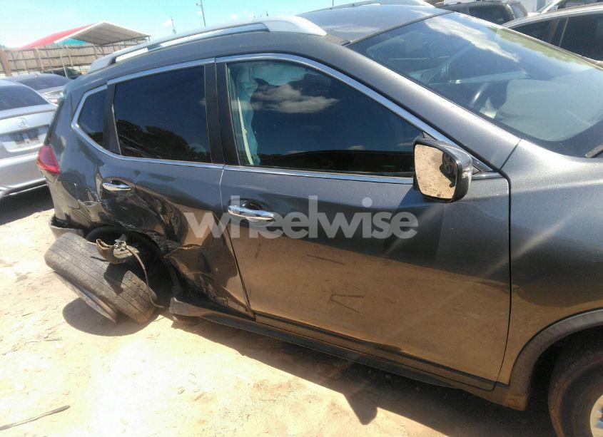 Photo 13 of 2017 Nissan Rogue SV (VIN JN8AT2MVXHW006382)