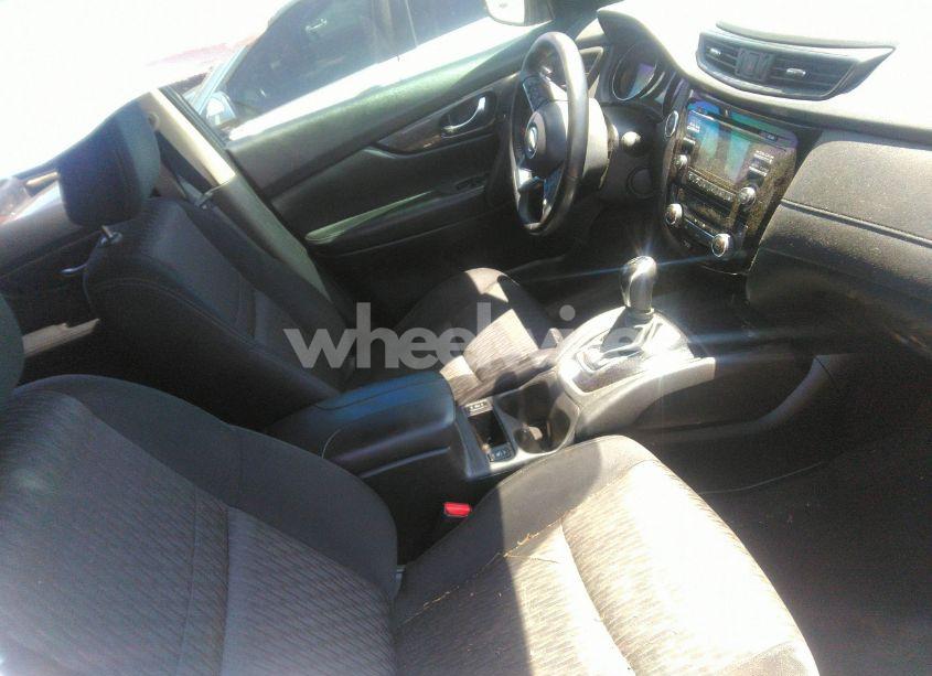 Photo 5 of 2017 Nissan Rogue SV (VIN JN8AT2MVXHW006382)