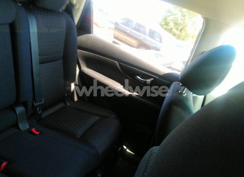 Photo 8 of 2017 Nissan Rogue SV (VIN JN8AT2MVXHW006382)